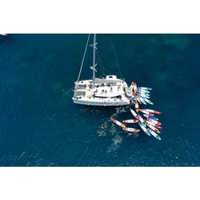 46呎雙體帆船阿莫-我們的遊艇服務涵蓋牛奶湖、龜山島等地，提供出租和包船服務。無論是生日派對、求婚活動或是企業團建，我們都能滿足您的需求。體驗SUP、賞鯨、享受海上美景，讓您的活動更加精彩。光腳號，專